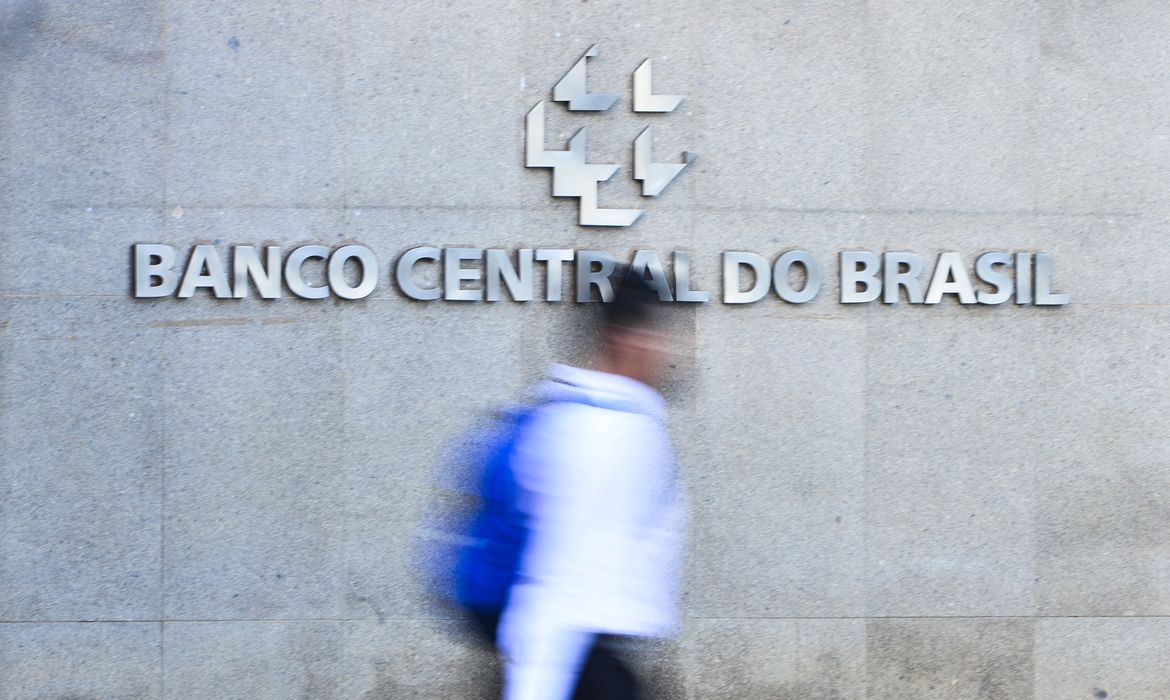 Banco Central eleva projeção de crescimento do PIB para 2% em 2026