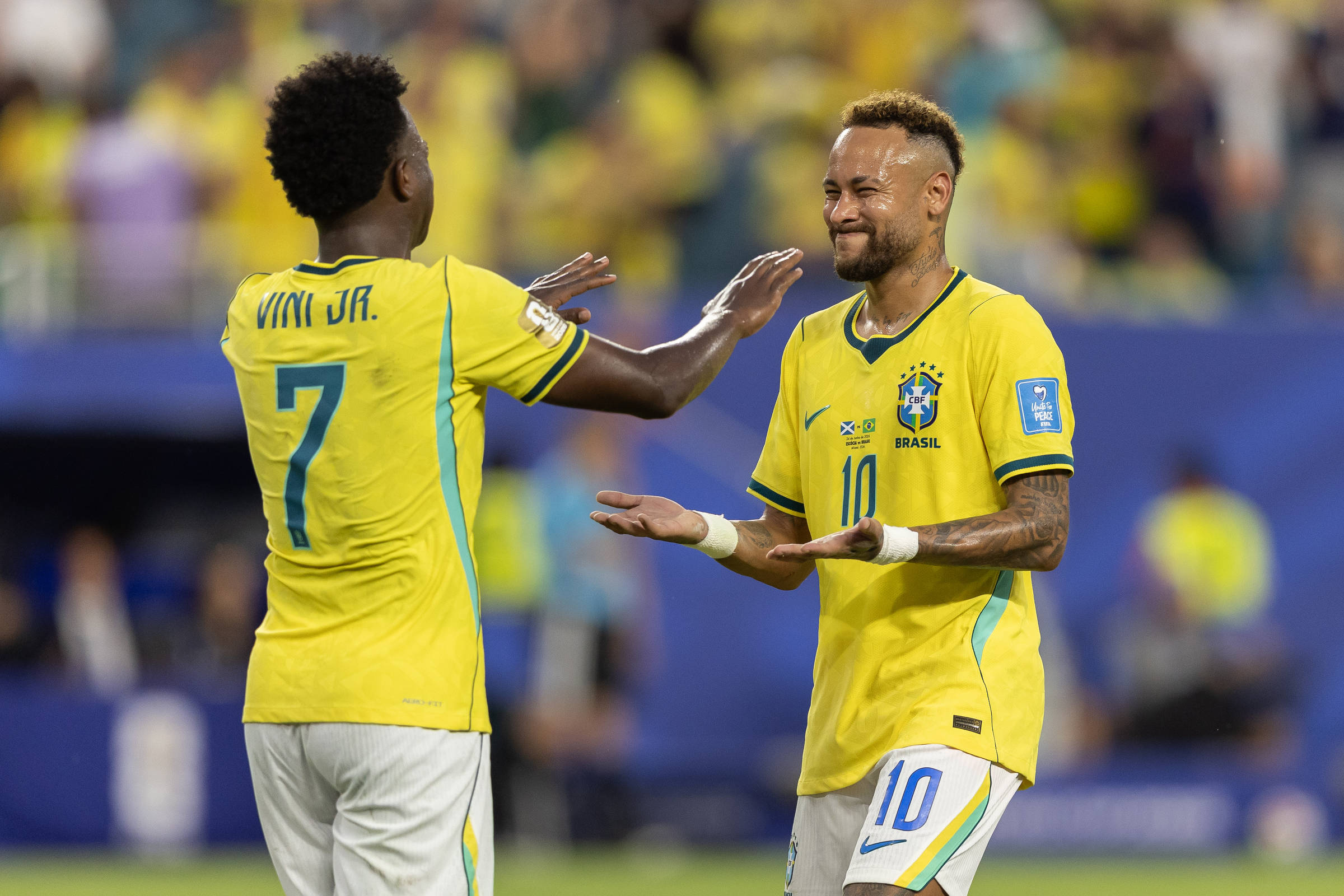 Neymar assume papel de escudo da seleção na Copa e passa liderança a Vinicius Junior