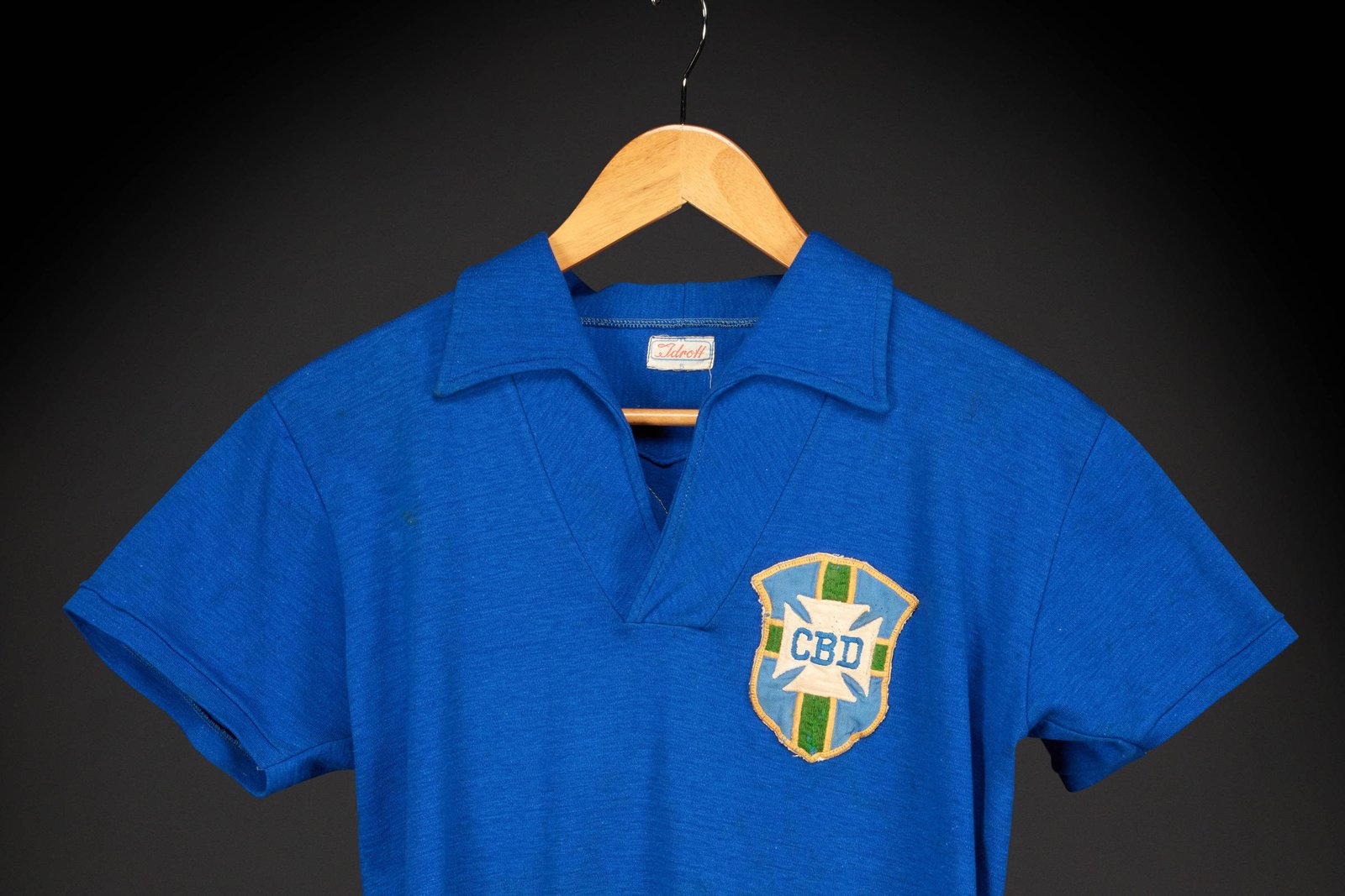 A evolução das camisas da seleção brasileira: de costureiro a tecnologia têxtil