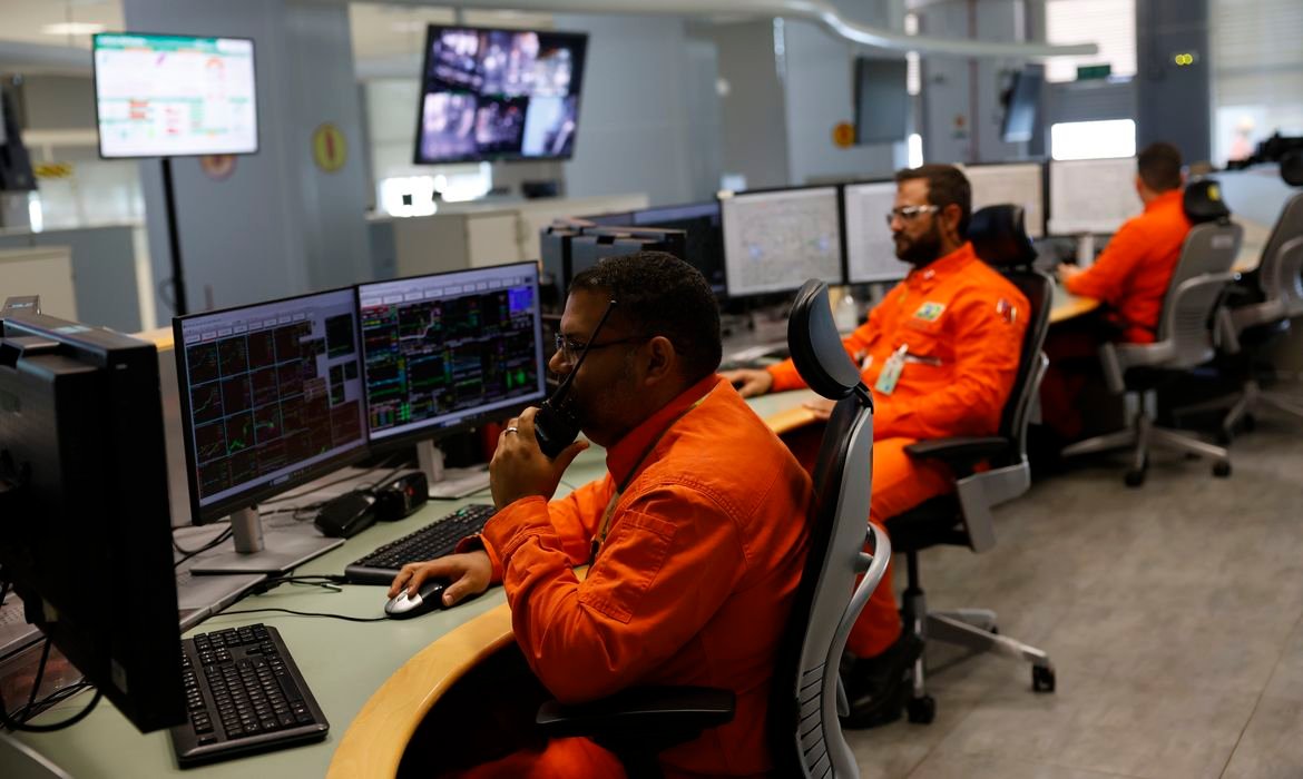 Mercado de trabalho aquecido leva subutilização a menor nível histórico