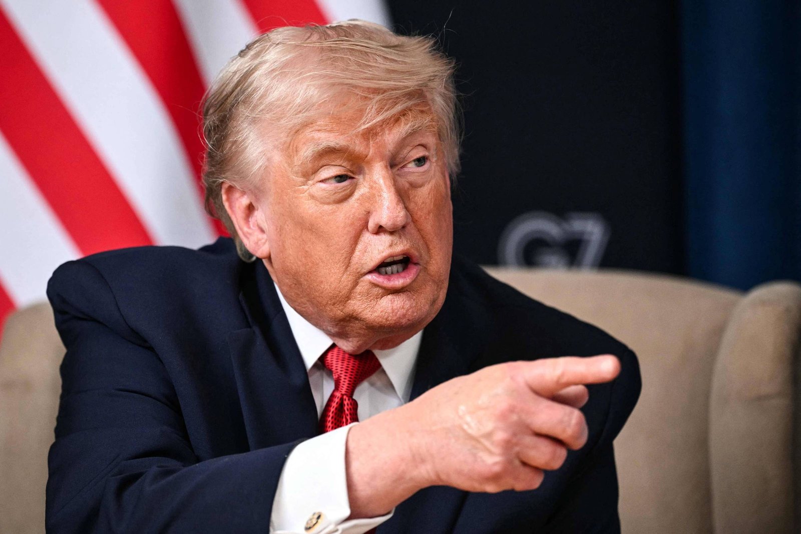 Trump ameaça tarifa de 100% sobre países europeus com imposto digital