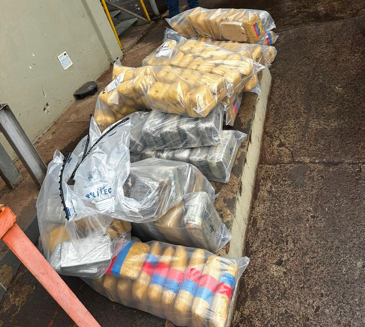 Polícia Civil incinera 400 quilos de drogas em Alto Garças