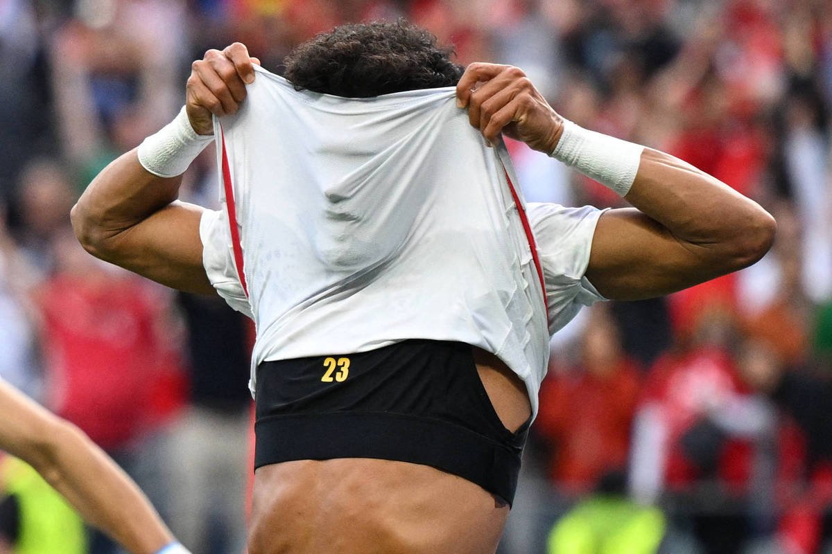 Entenda a tecnologia por trás dos coletes usados por jogadores de futebol