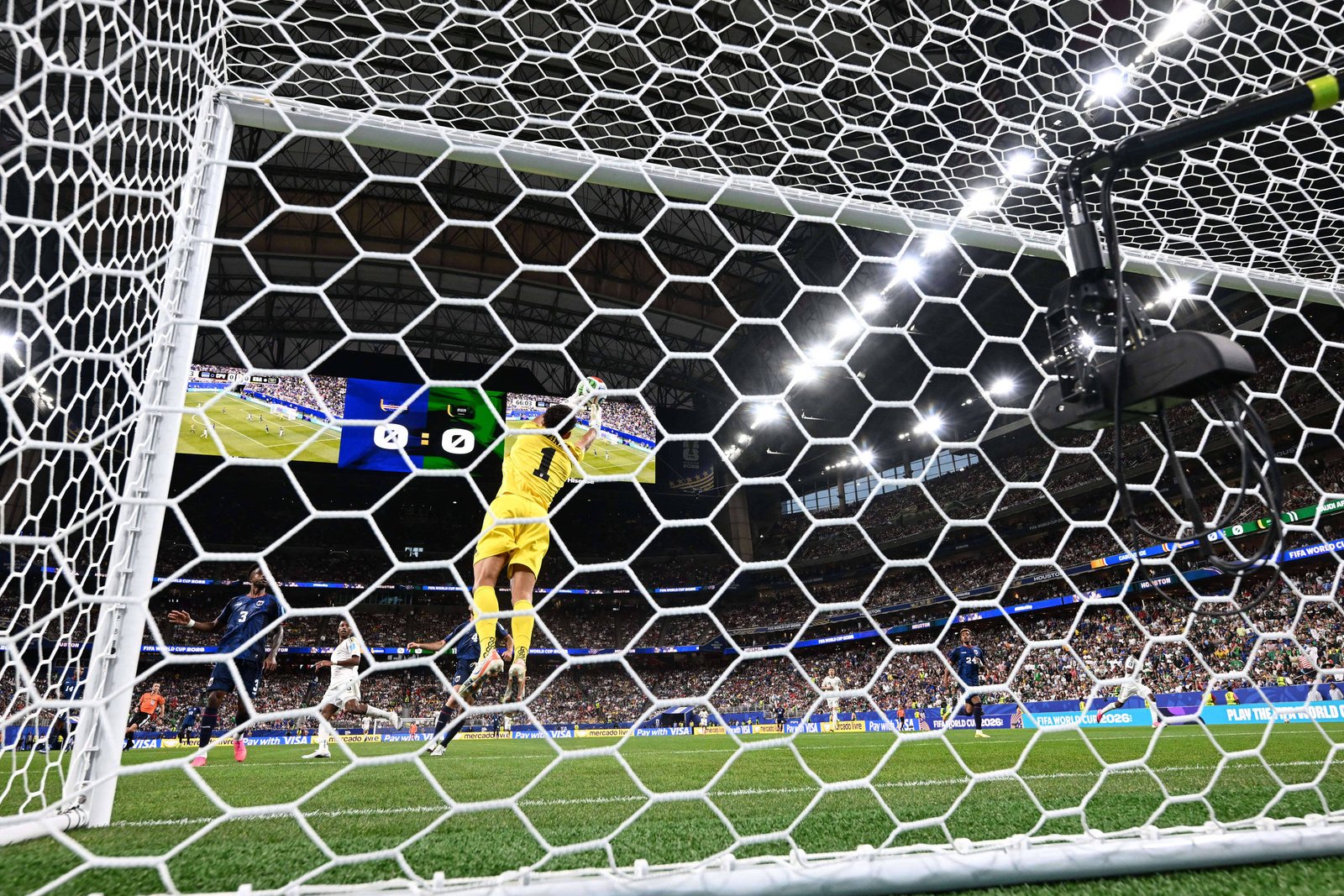 Goleiros pouco conhecidos brilham na primeira fase da Copa do Mundo