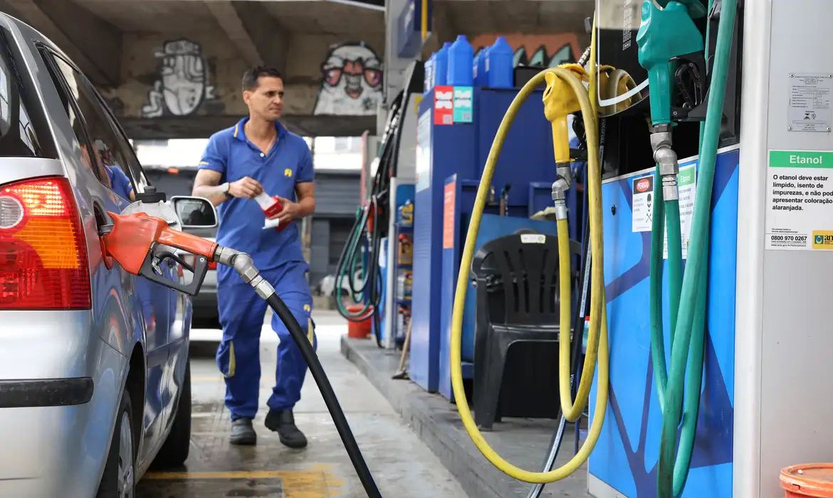 Governo libera R$ 550 milhões para subsídio do diesel importado
