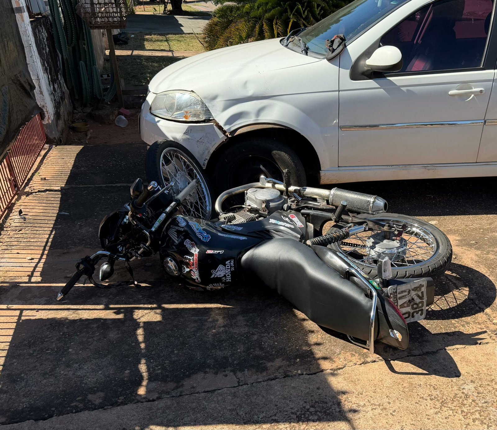 Jovem sem habilitação provoca acidente após fuga da polícia em Rondonópolis
