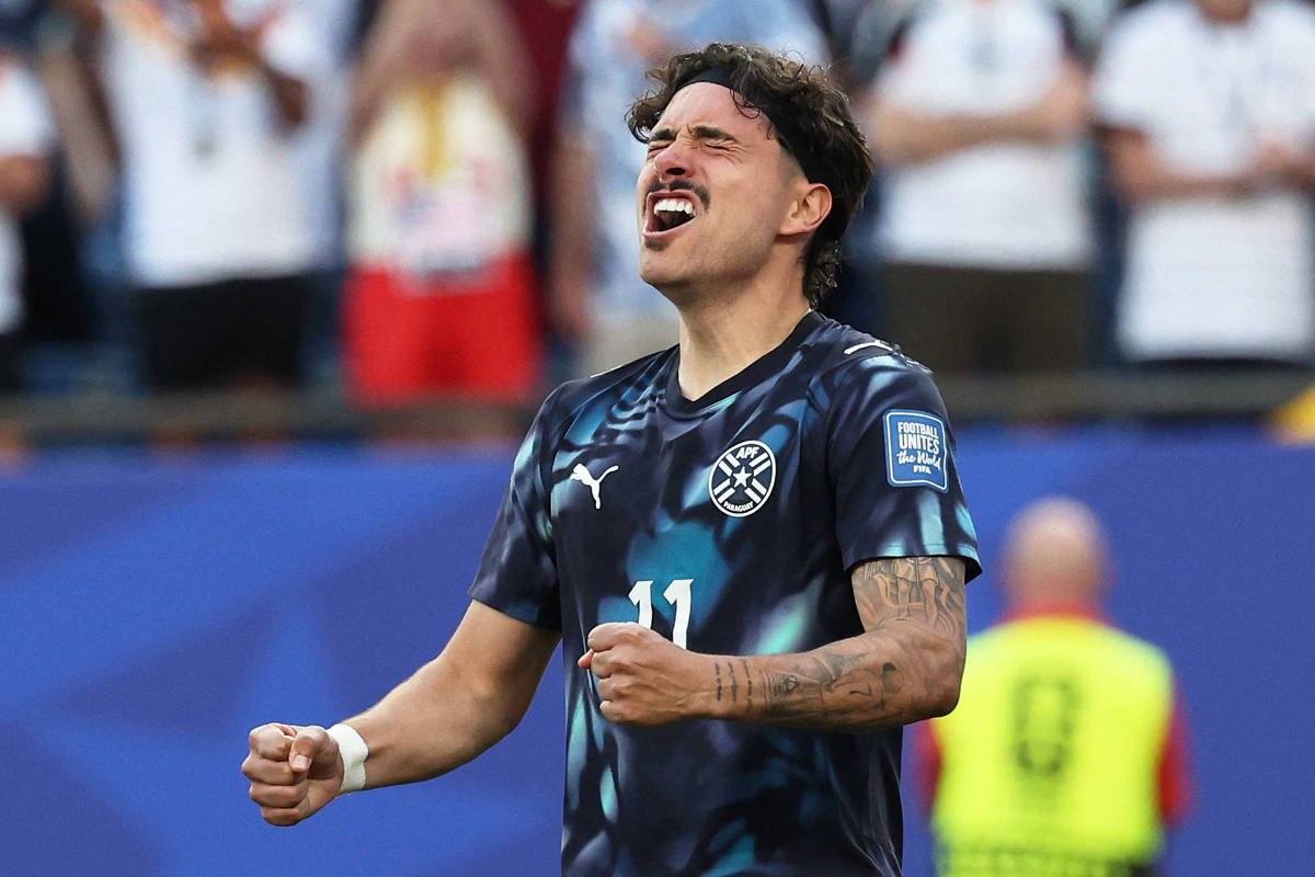 Maurício se emociona após vitória do Paraguai sobre a Alemanha na Copa do Mundo