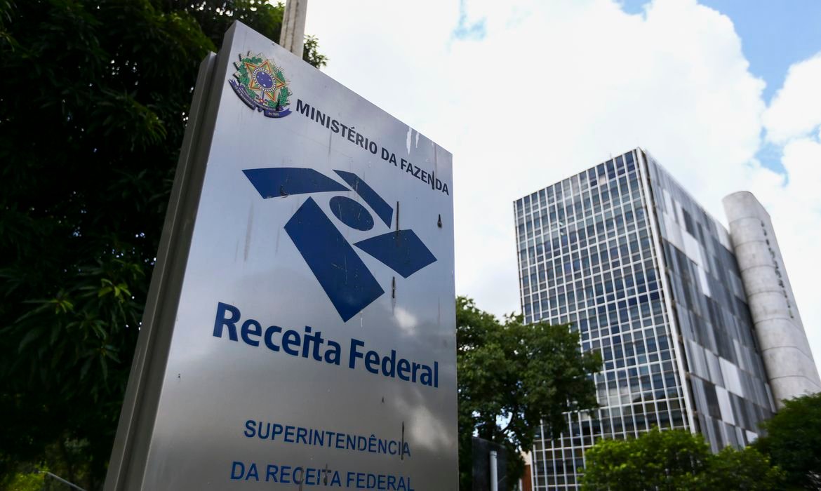 Receita Federal libera maior lote de restituição do Imposto de Renda da história