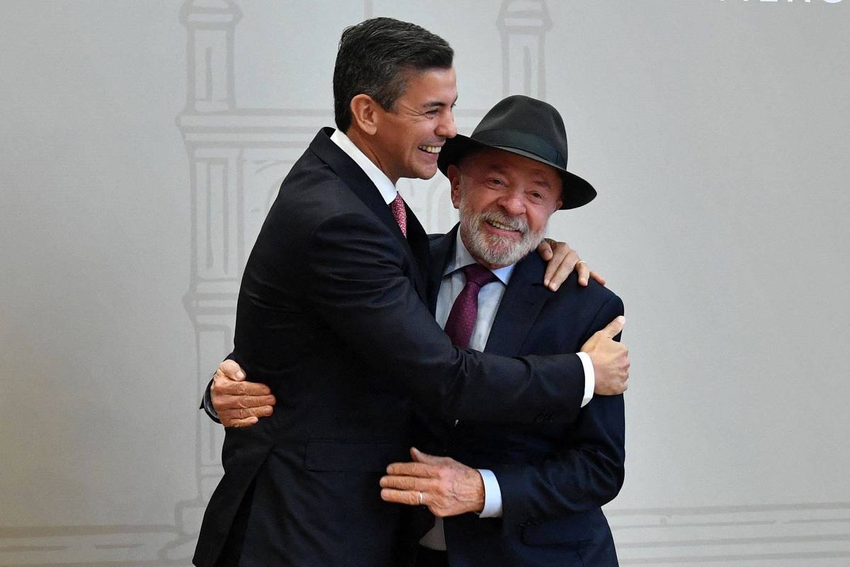 Lula solicita um minuto de silêncio em homenagem às vítimas do terremoto na Venezuela durante cúpula do Mercosul