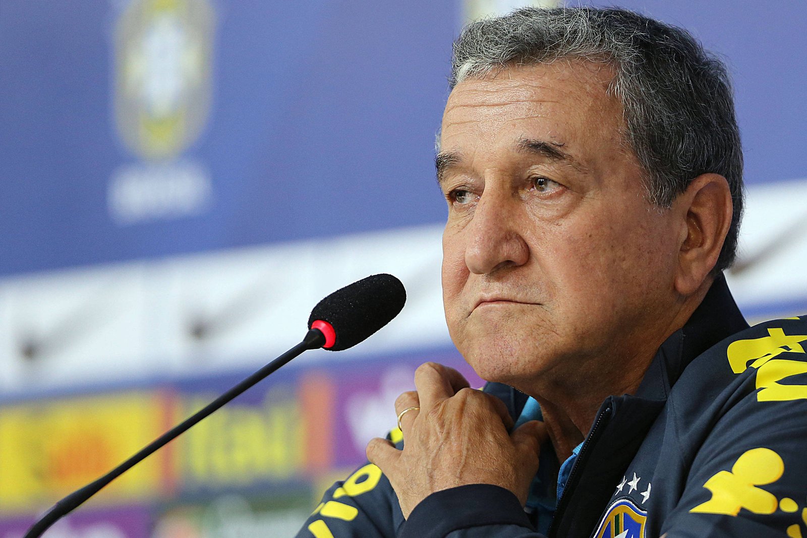 Carlos Alberto Parreira se recupera bem após cirurgia e já respira sem aparelhos