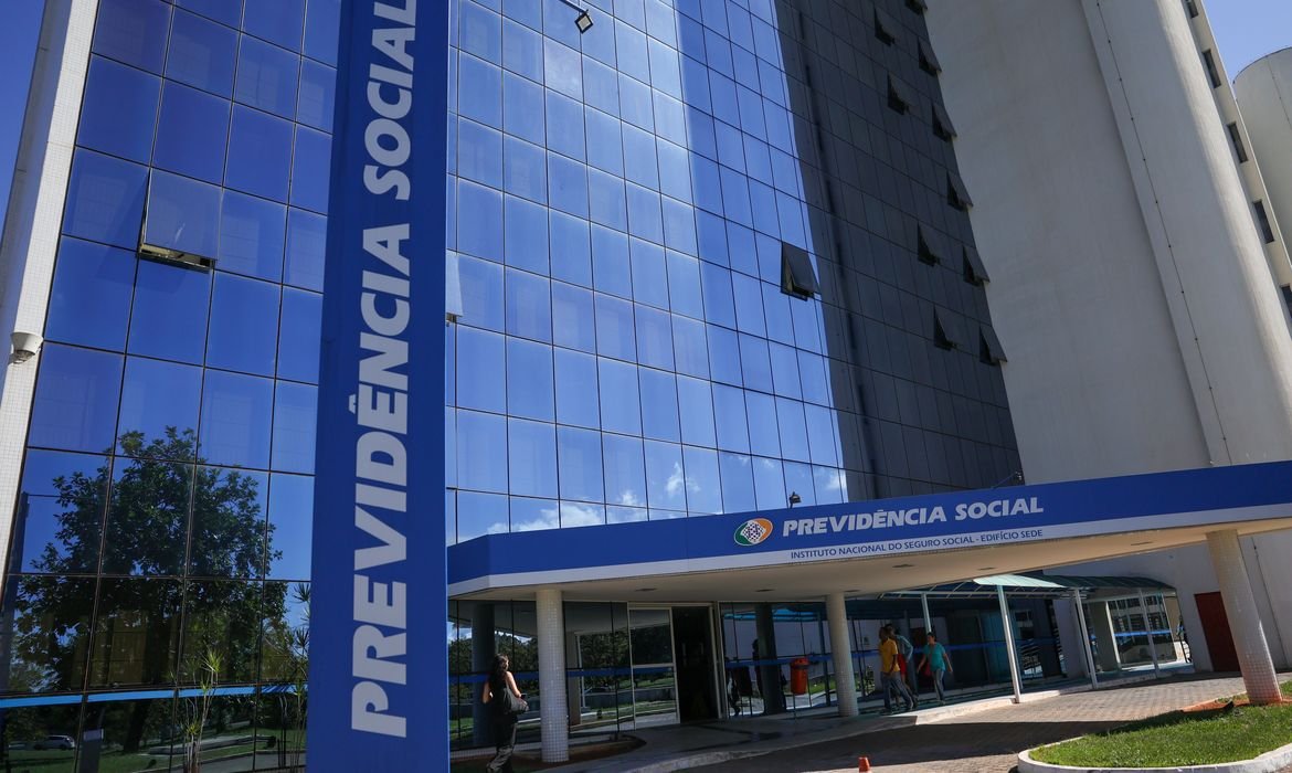 Fila do INSS atinge menor nível em 21 meses com 1,8 milhão de pedidos