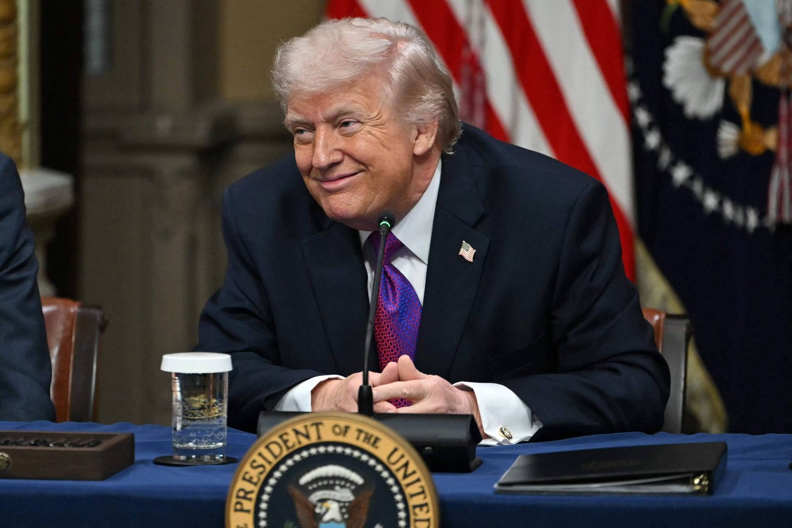 Trump registra lucros superiores a US$ 1 bilhão com criptomoedas e memecoins em 2025