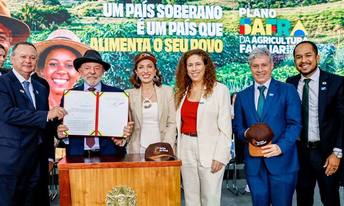 Lula destaca que alimento é a melhor arma para um país e anuncia R$ 97,7 bilhões em créditos para agricultores