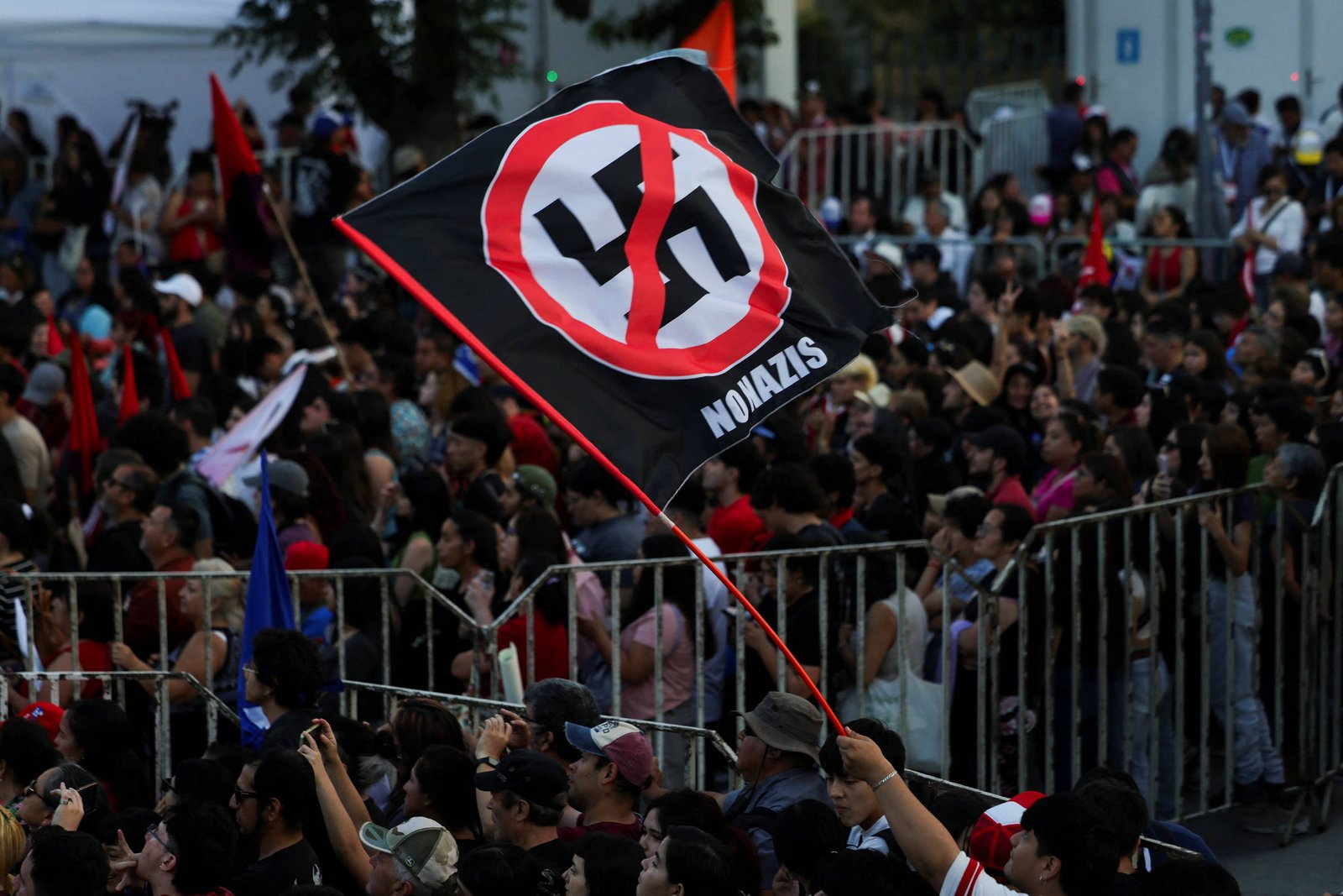 A decadência como justificativa para o autoritarismo
