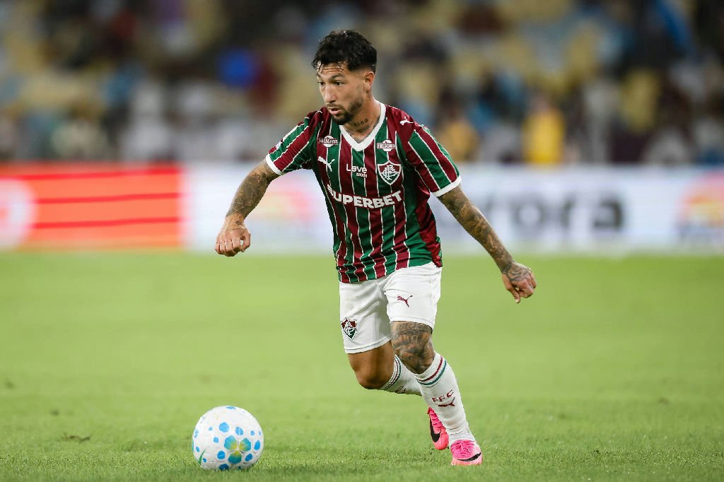 Cartão amarelo de jogador do Fluminense gera suspeitas de manipulação no Brasileirão