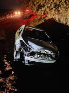 Corpo carbonizado é encontrado em veículo incendiado na zona rural de Rondonópolis
