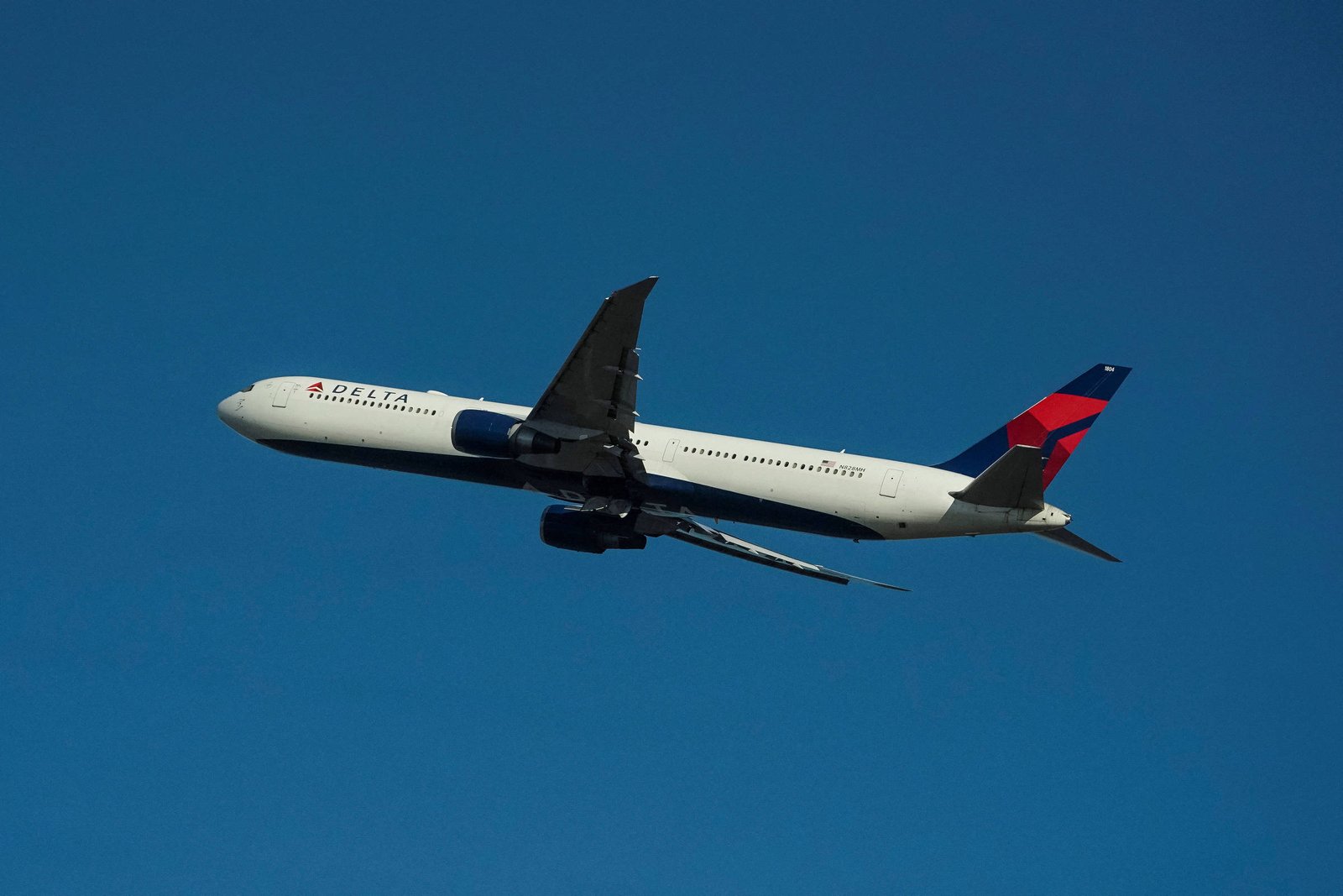 Dois aviões da Delta quase colidem em Atlanta após falha no controle de tráfego aéreo