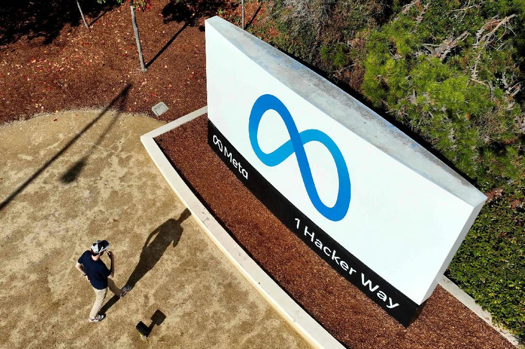 Empresas de tecnologia dos EUA cortam 140 mil empregos mesmo com investimentos em IA em alta