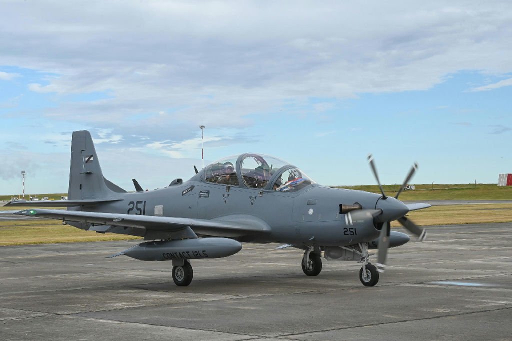 FAB intercepta avião monomotor suspeito vindo da Bolívia