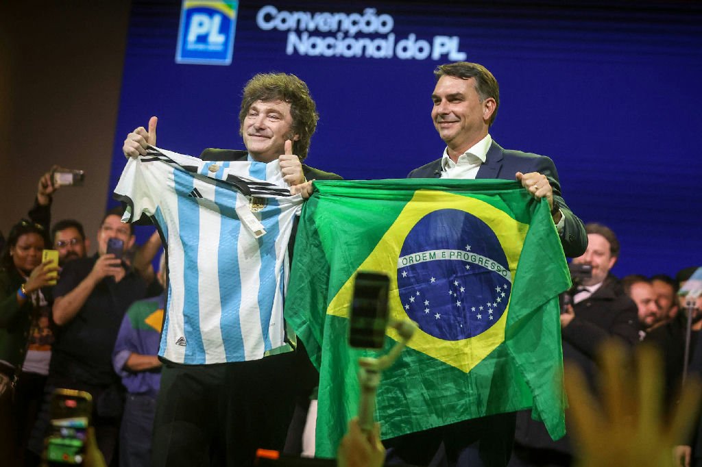 Flávio Bolsonaro seguirá os passos de Trump e Milei em relação à OMS?