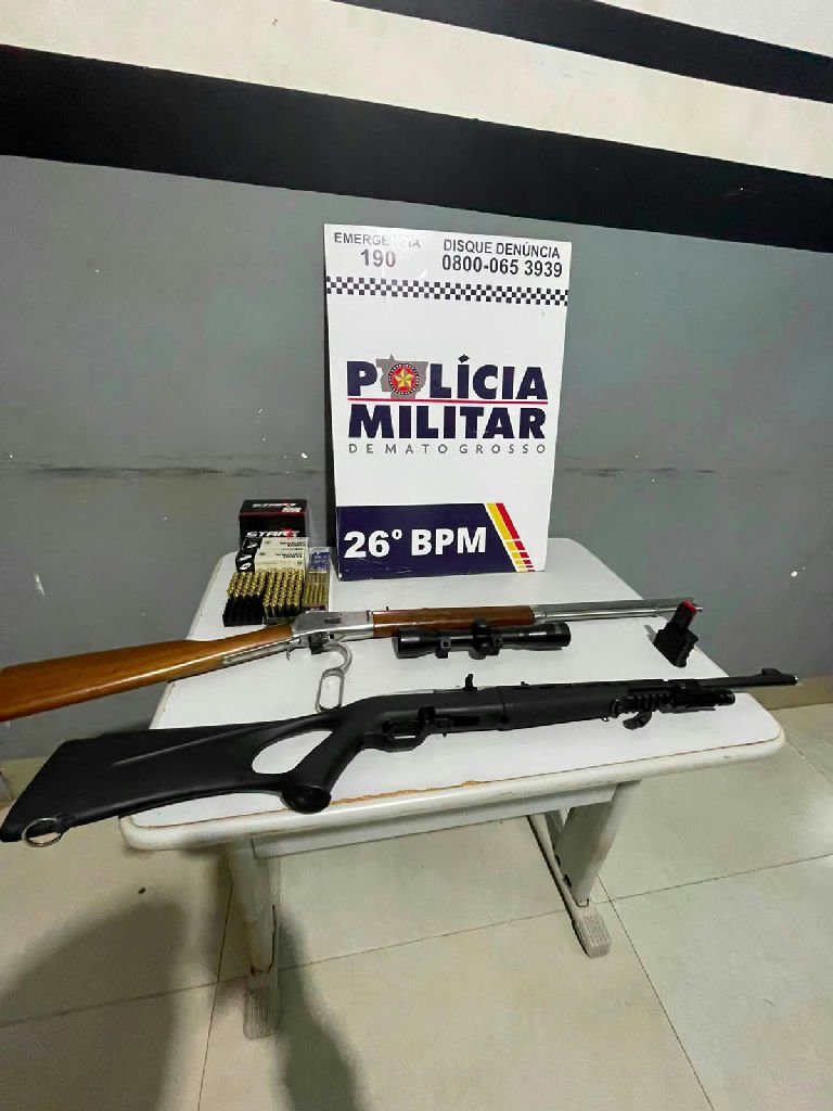 Homem é detido após disparos em via pública com espingardas e munições