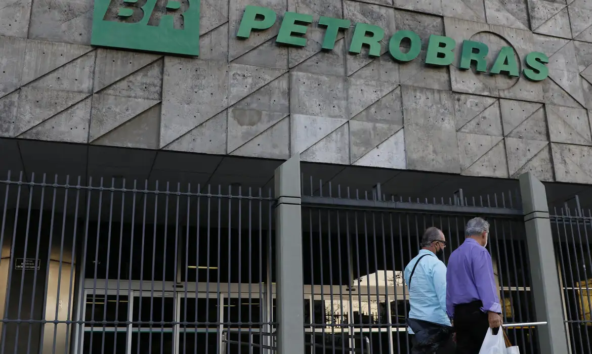Petrobras anuncia redução de 14,5% no preço do querosene de aviação