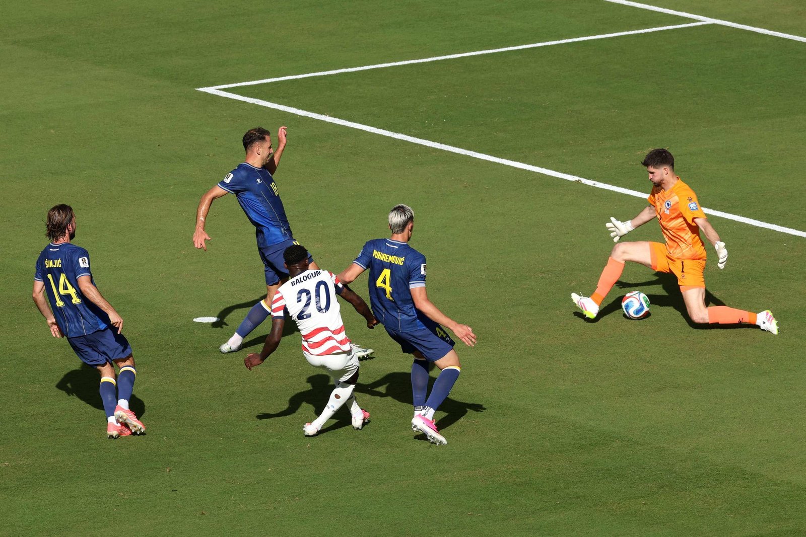 EUA vence Bósnia e Herzegovina e avança às oitavas de final da Copa do Mundo