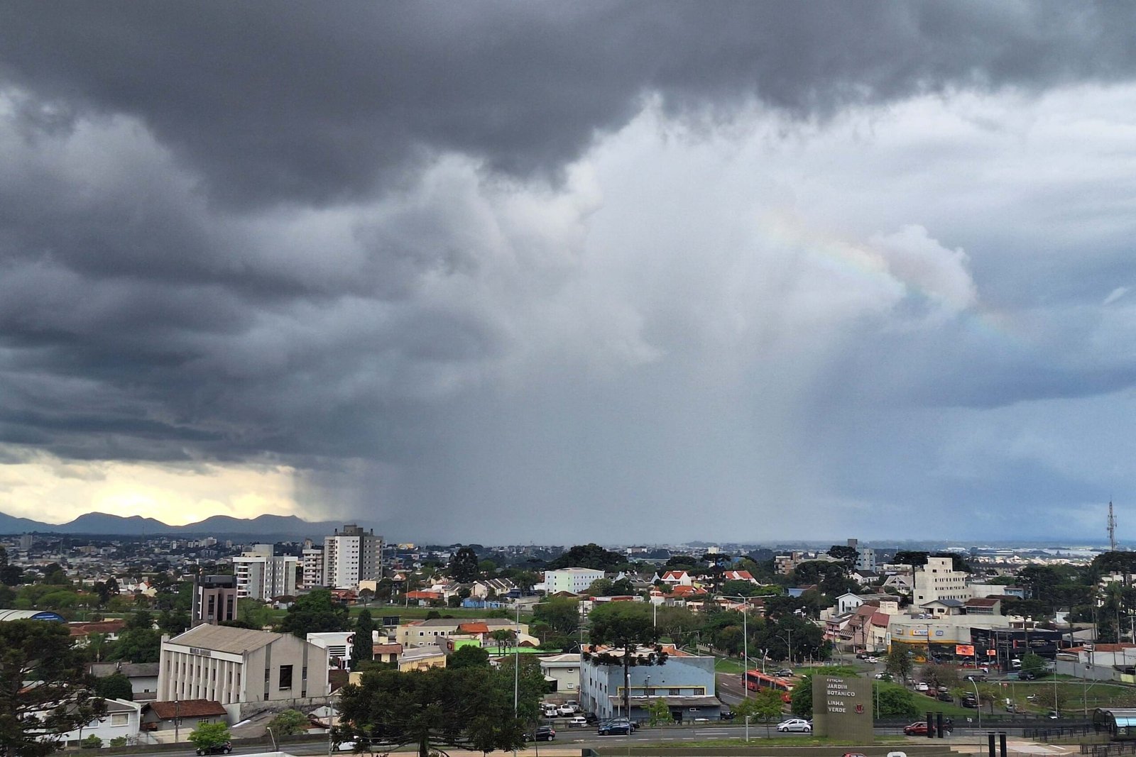 Supercélula causa tornado e traz previsão de frio intenso com geadas no Sul do Brasil
