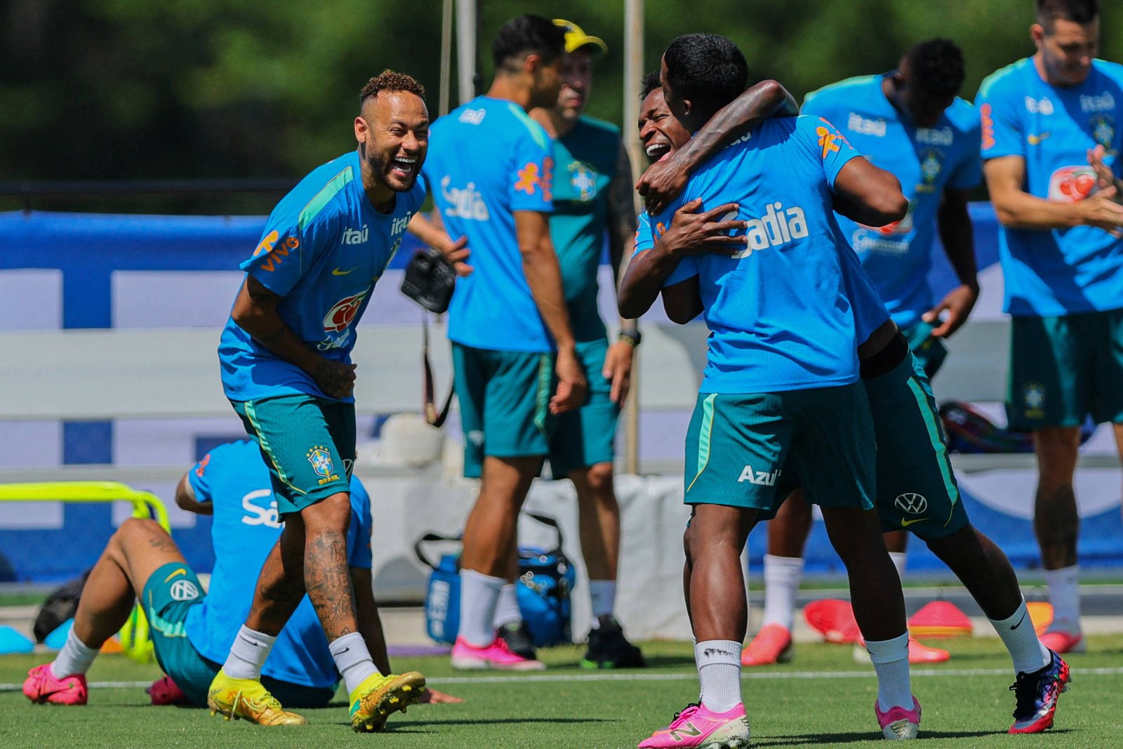 Após folga, seleção brasileira retoma treinos sem Rayan e aguarda Raphinha