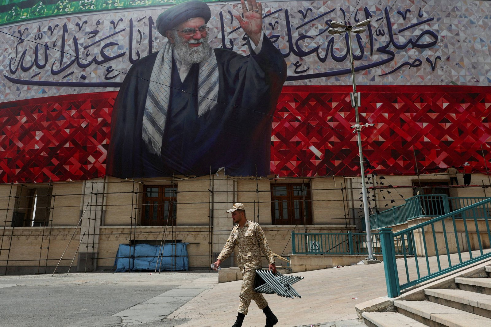 EUA e Irã planejam retomar negociações após funeral de Ali Khamenei