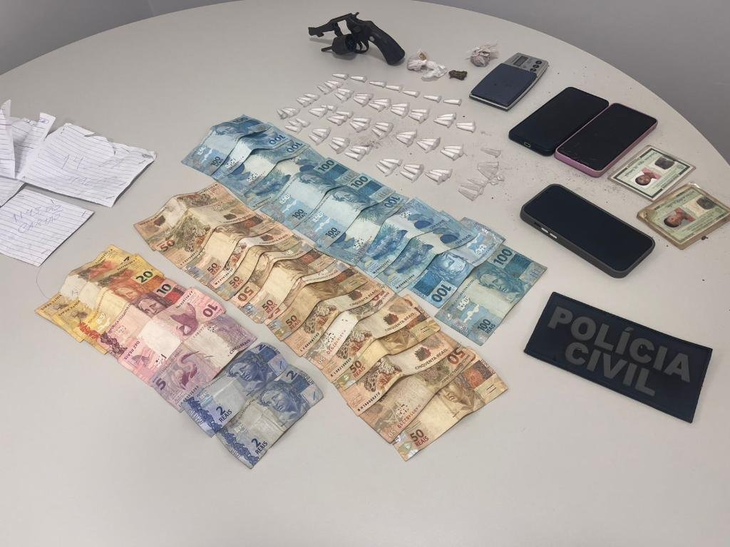 Mulher é presa em MT por gerenciar facção criminosa com drogas e arma