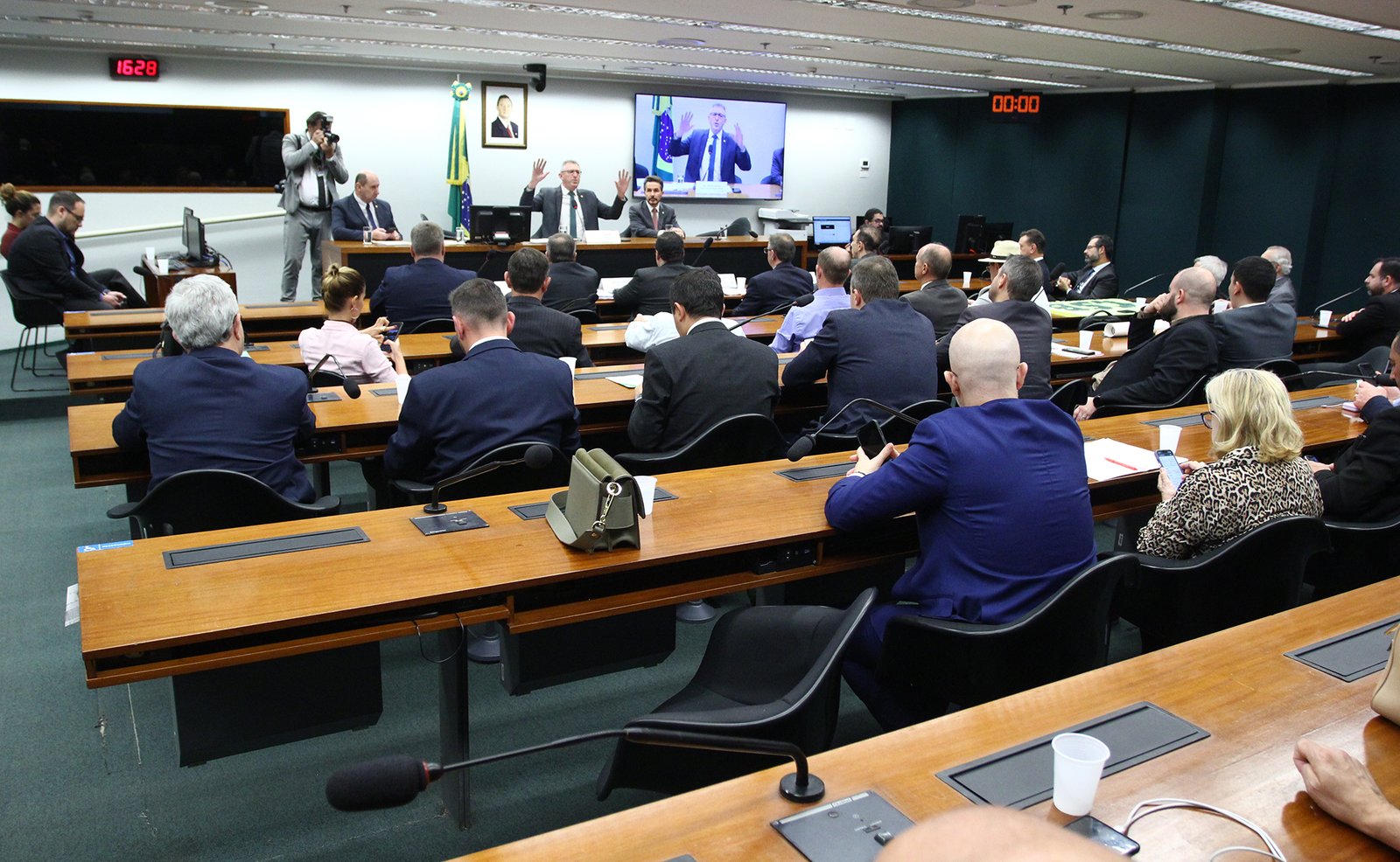 Cadeia produtiva do tabaco em alerta com aumento de produtores independentes e carga tributária