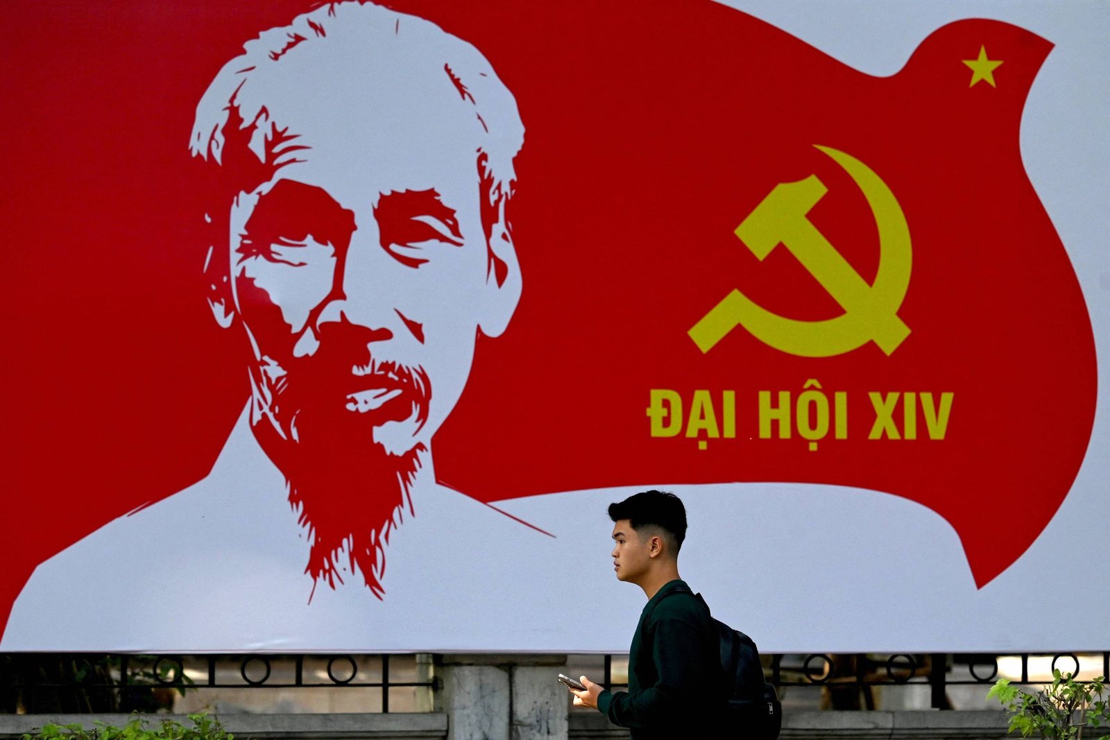 Vietnã comemora 50 anos de reunificação com economia revitalizada e legado comunista polêmico