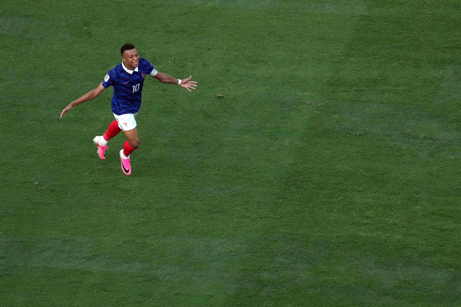Petição para pedir desculpas a Mbappé ganha força na França durante a Copa do Mundo