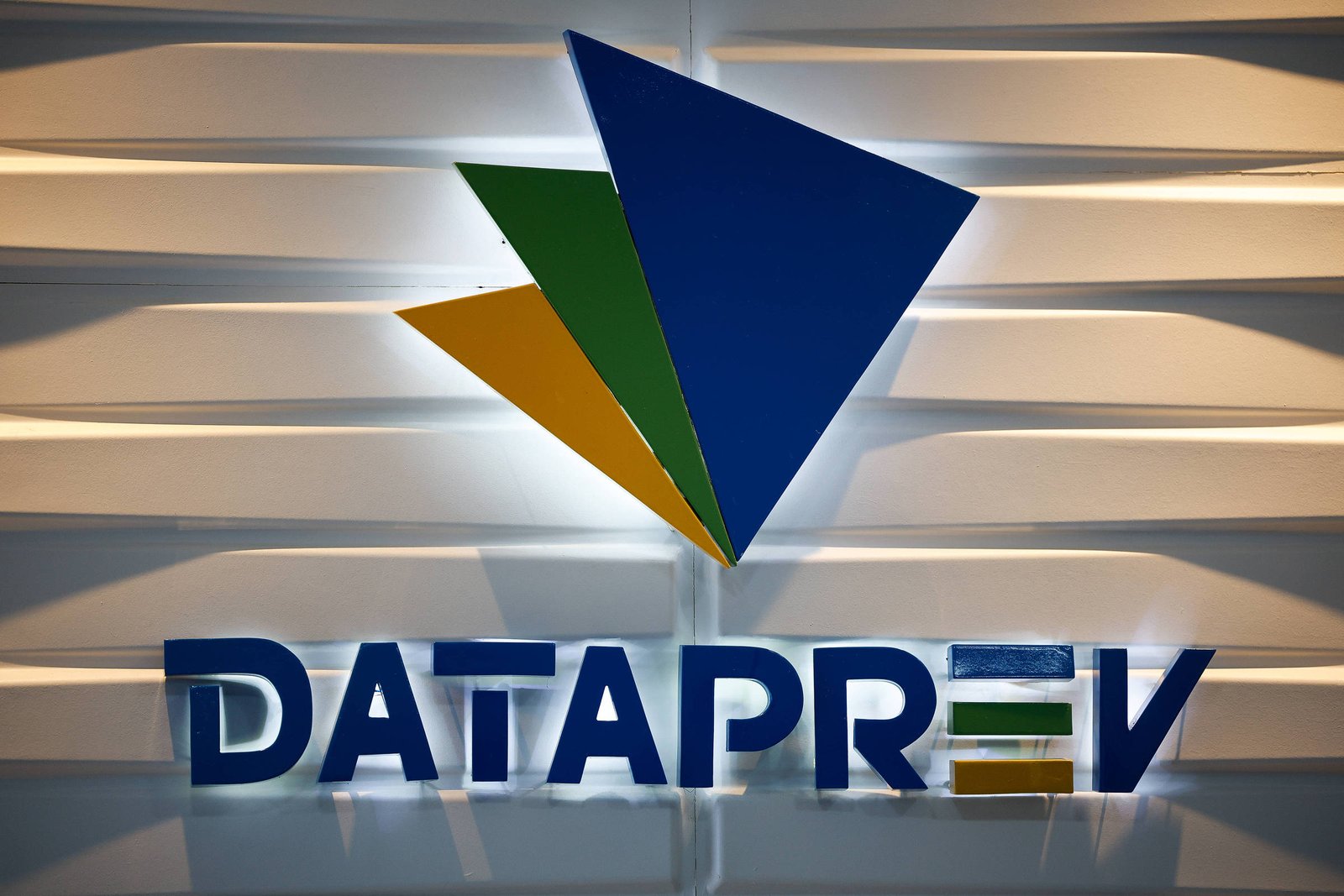 Dataprev anuncia concurso com 212 vagas e salários de até R$ 10,6 mil; saiba como se inscrever