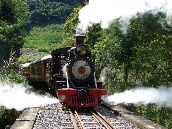 Retorno do trem de passageiros em Santa Catarina ganha impulso após 35 anos