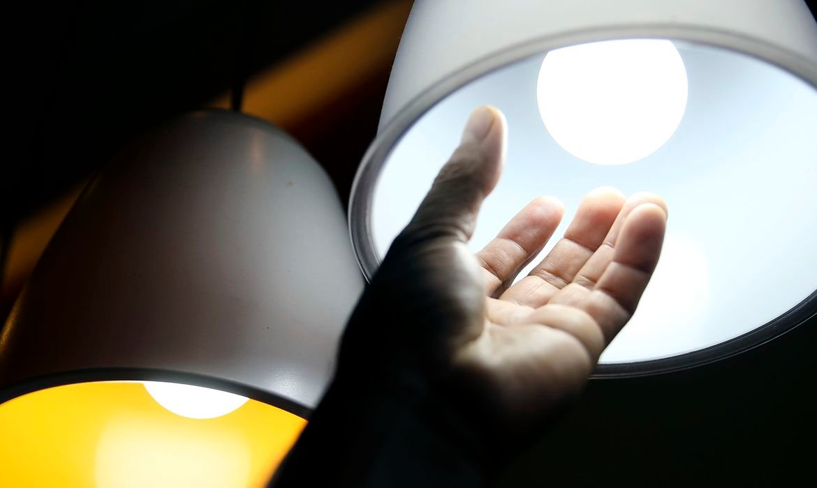 Conta de luz em São Paulo tem reajuste de 10% a partir deste sábado