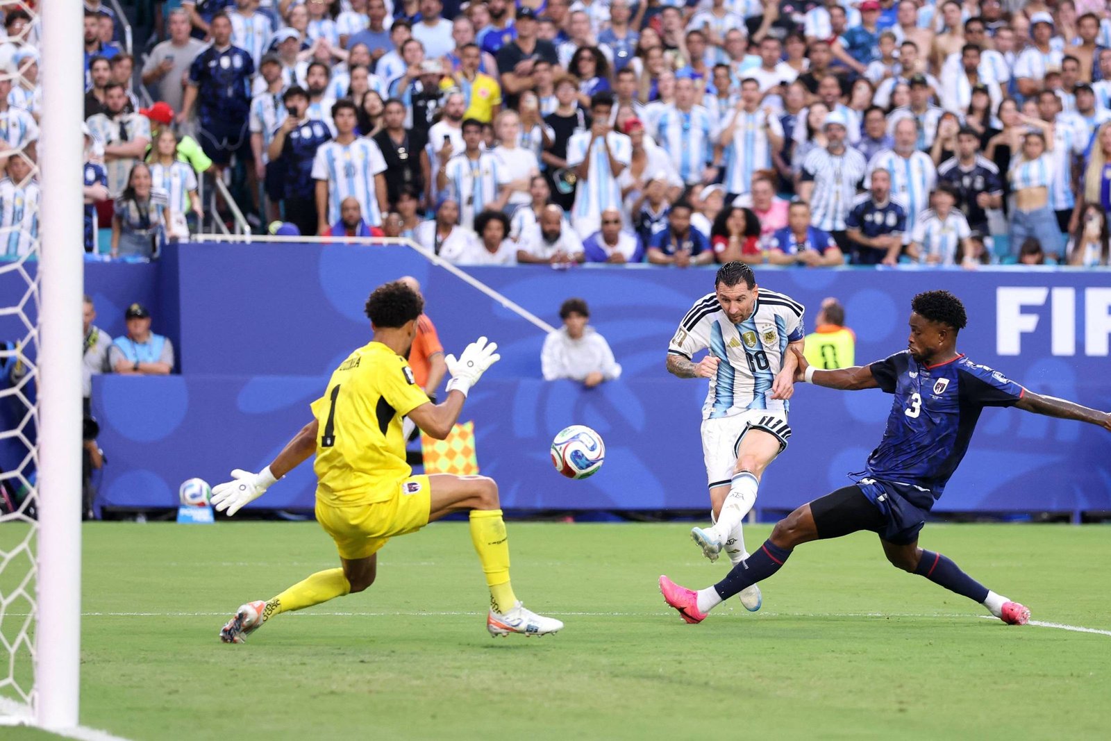 Messi marca contra Cabo Verde e iguala recorde de gols em Copas do Mundo