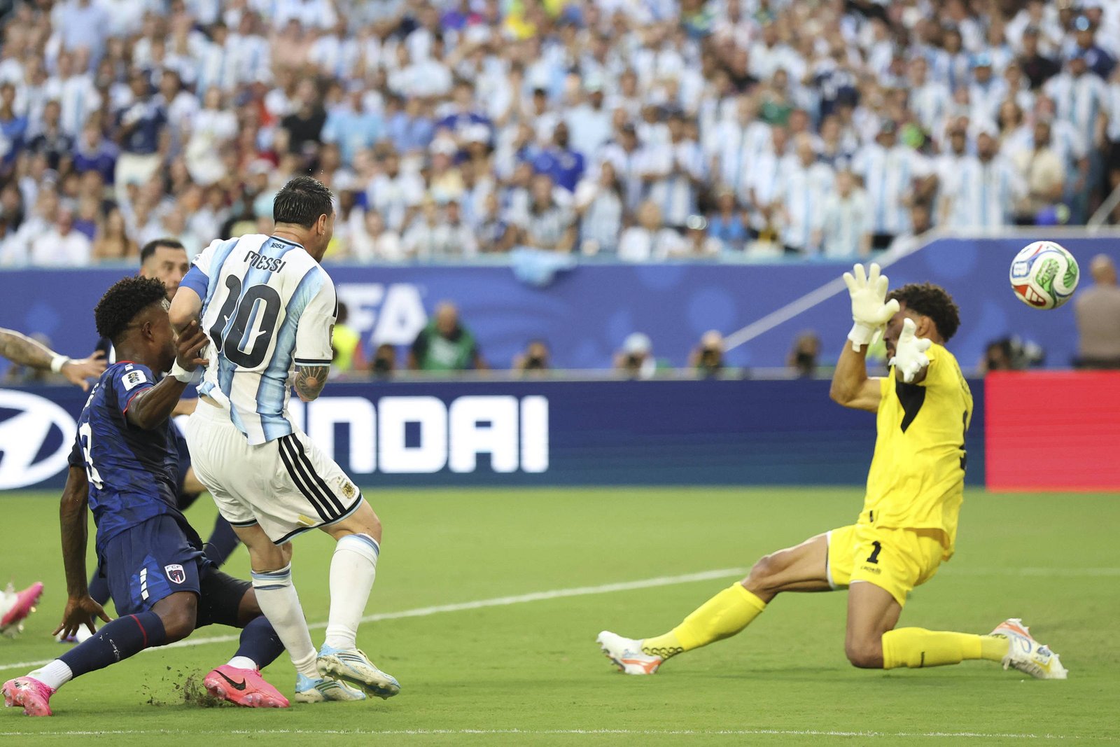 Argentina supera Cabo Verde em jogo dramático e avança na Copa do Mundo; Egito e Colômbia também se classificam