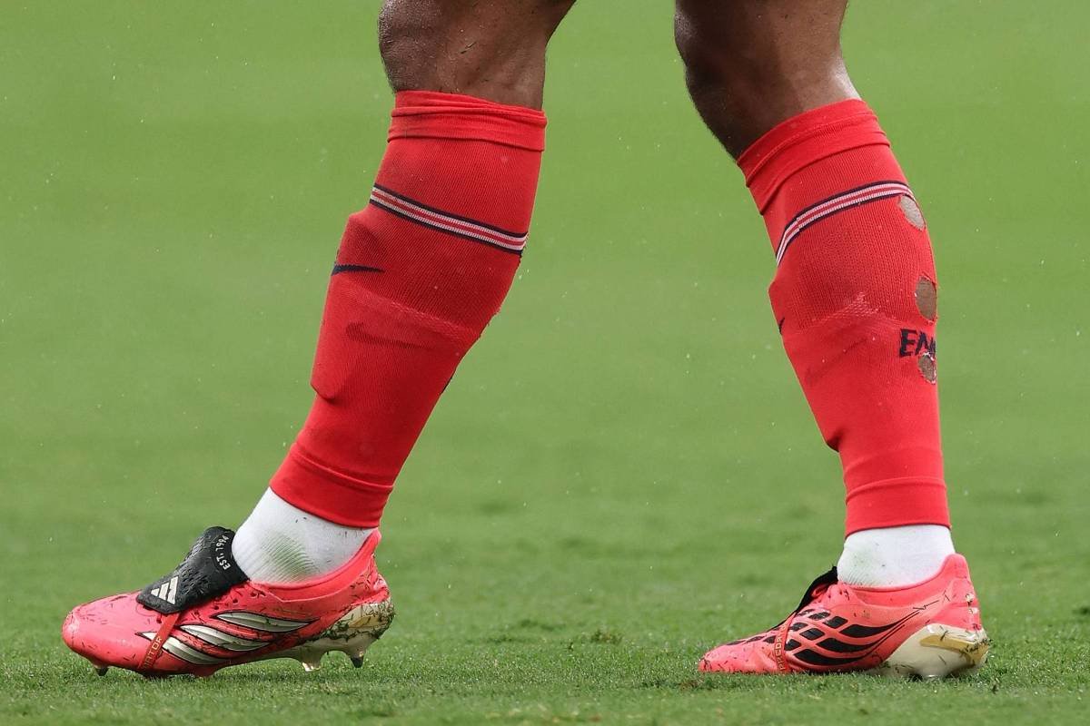 Por que jogadores usam meiões furados na Copa do Mundo?