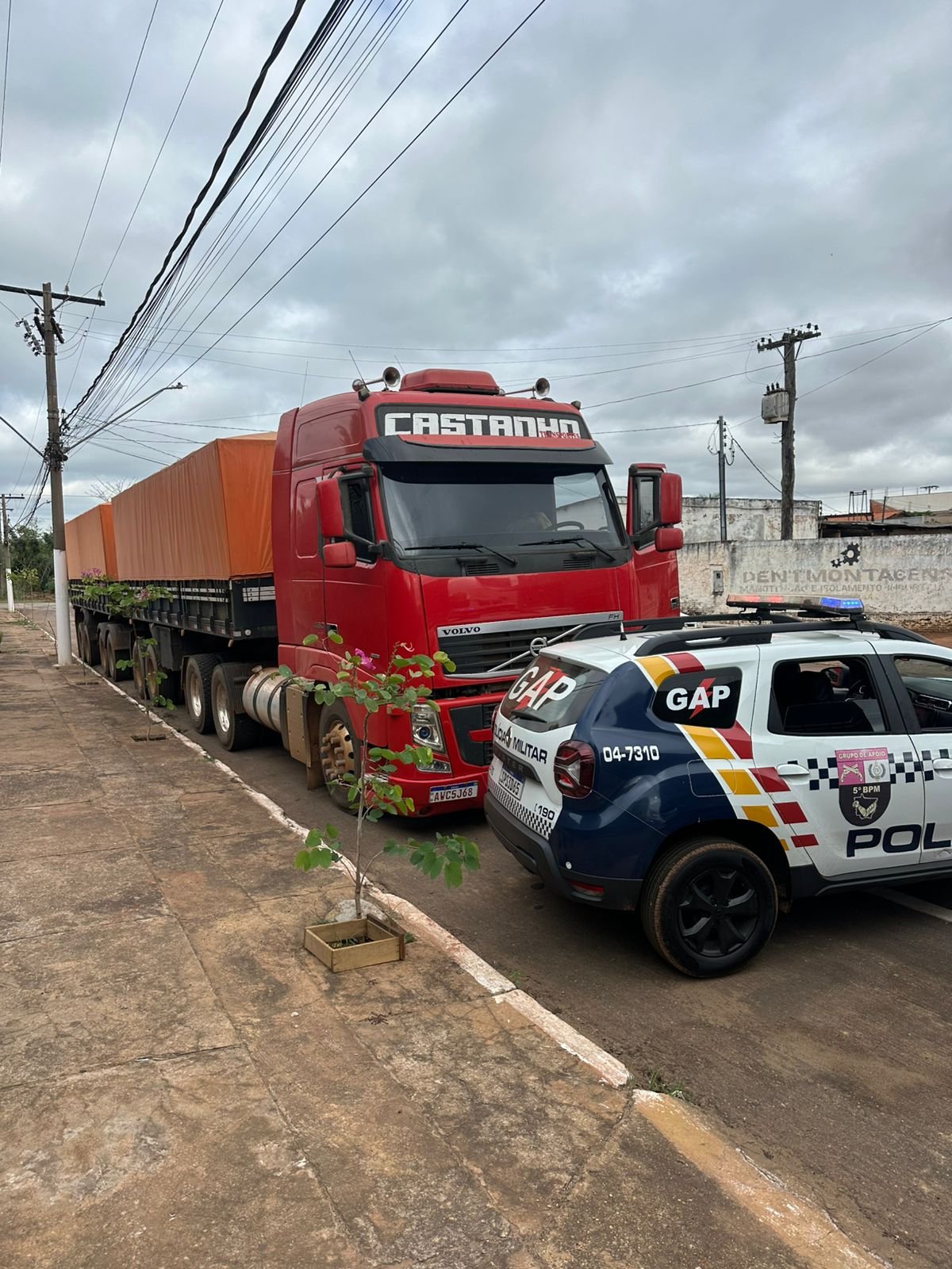 Carreta suspeita de adulteração é apreendida pela PM em Rondonópolis