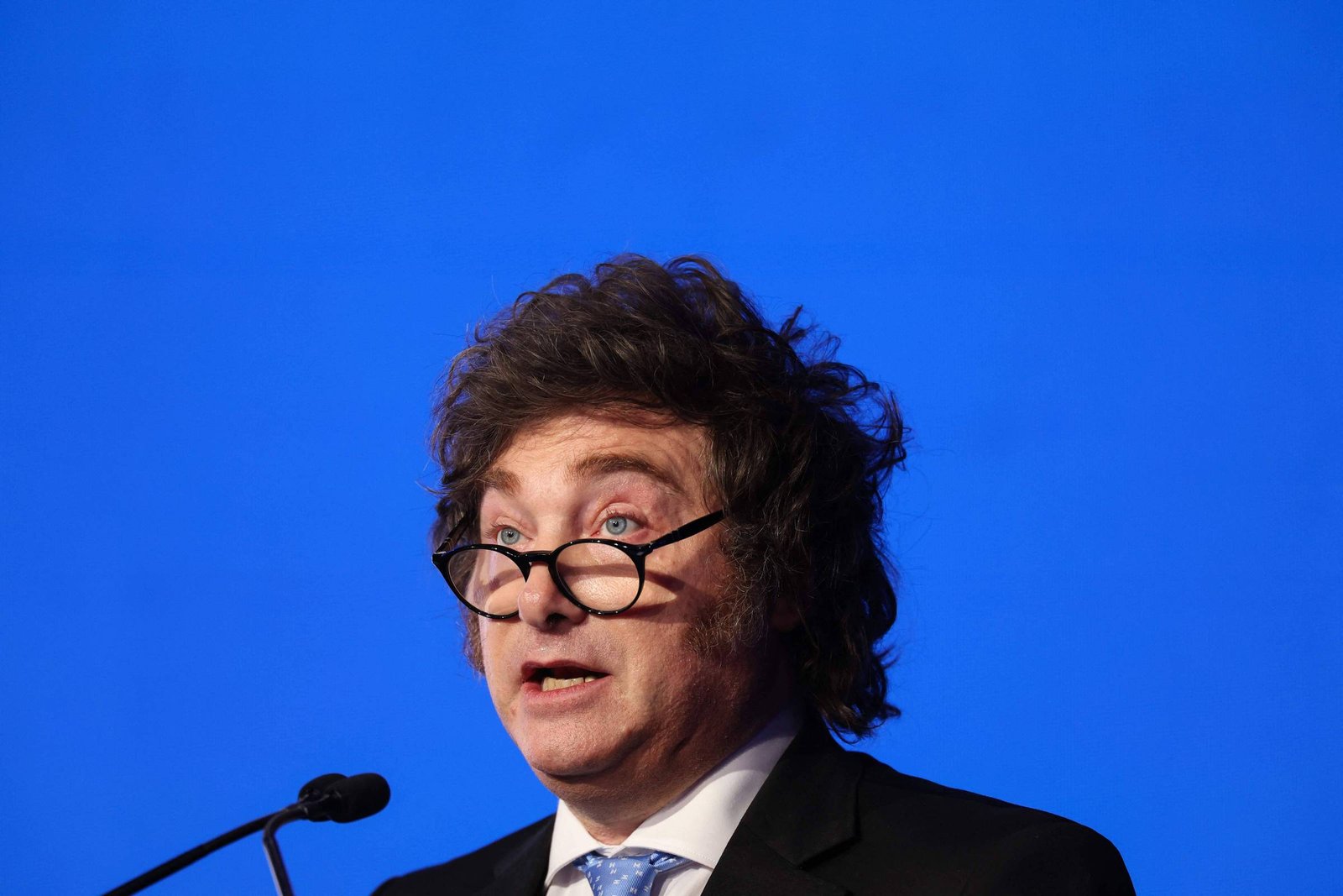 Milei e as contradições entre discurso de campanha e a realidade do poder