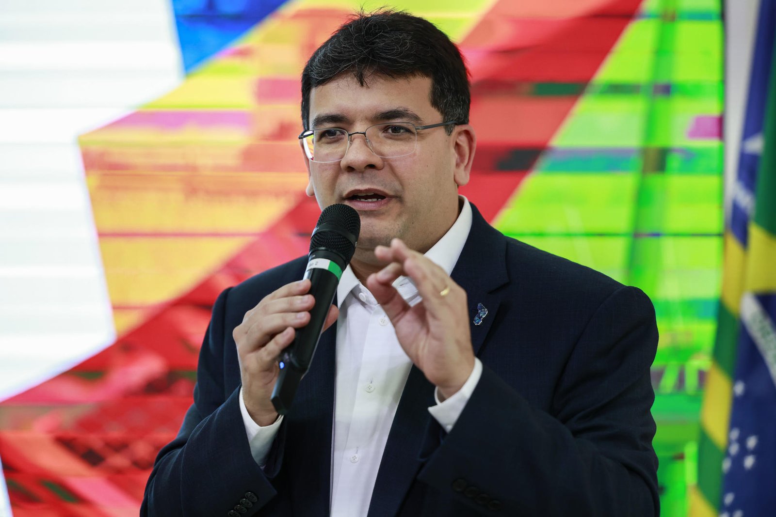 Governador do Piauí sanciona lei que garante vagas para presos em contratos públicos