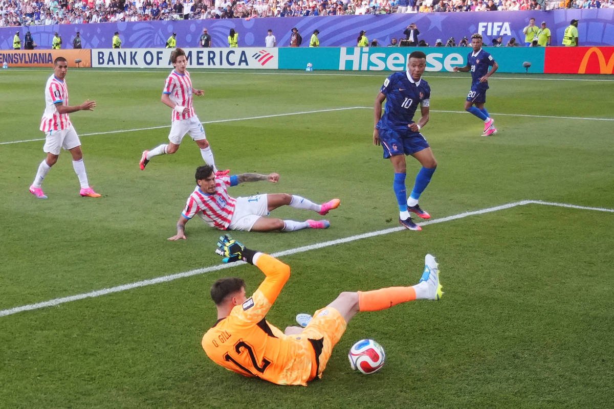 Paraguai se despede da Copa do Mundo com dignidade, afirma goleiro Gill