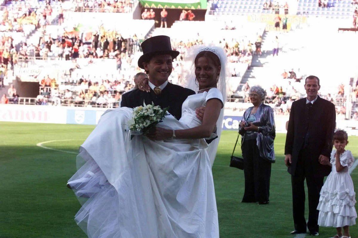 Casamento inusitado entre brasileira e norueguês marcou Copa do Mundo de 1998