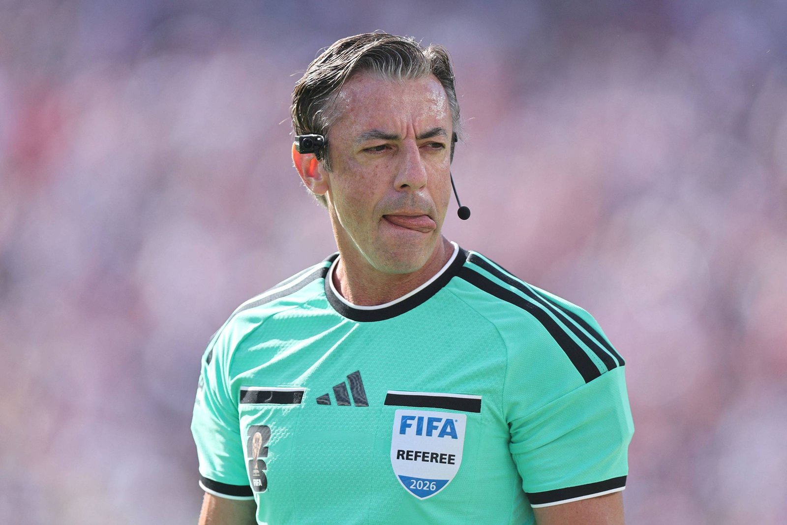 Decisão polêmica do VAR na Copa do Mundo: expulsão de Balogun gera controvérsia