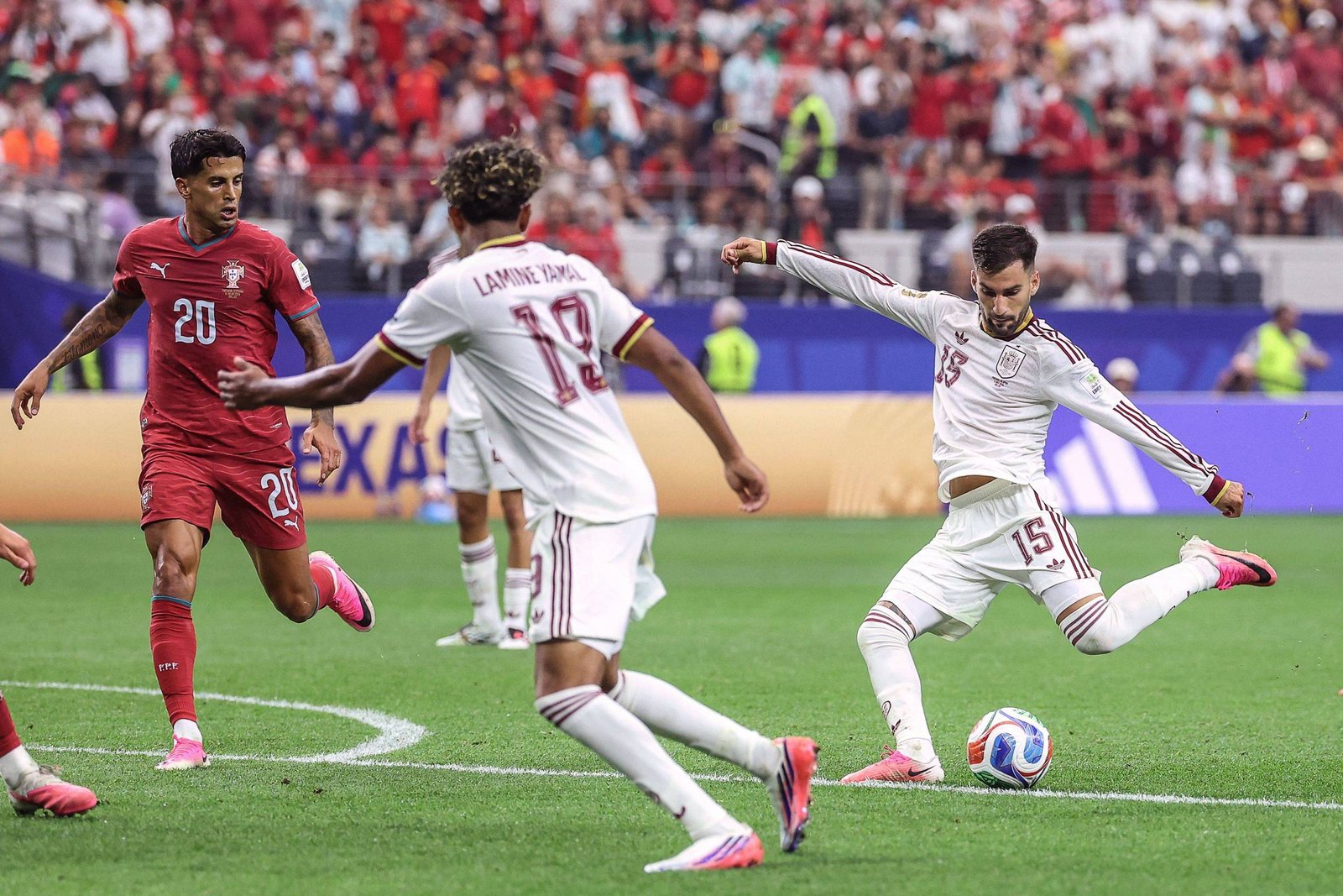 Espanha elimina Portugal com gol nos acréscimos e avança na Copa do Mundo