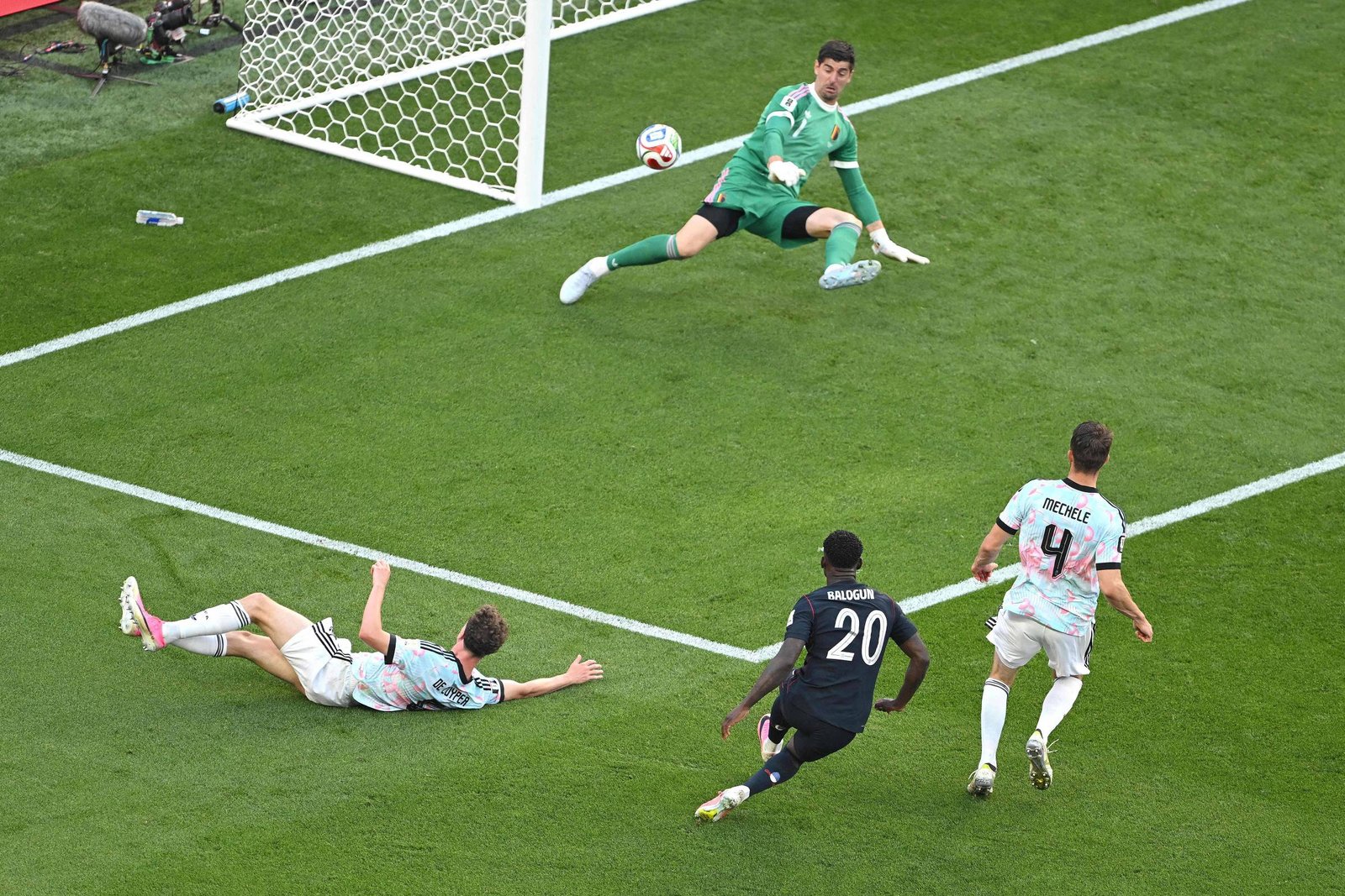 Balogun se despede da Copa do Mundo após eliminação dos EUA