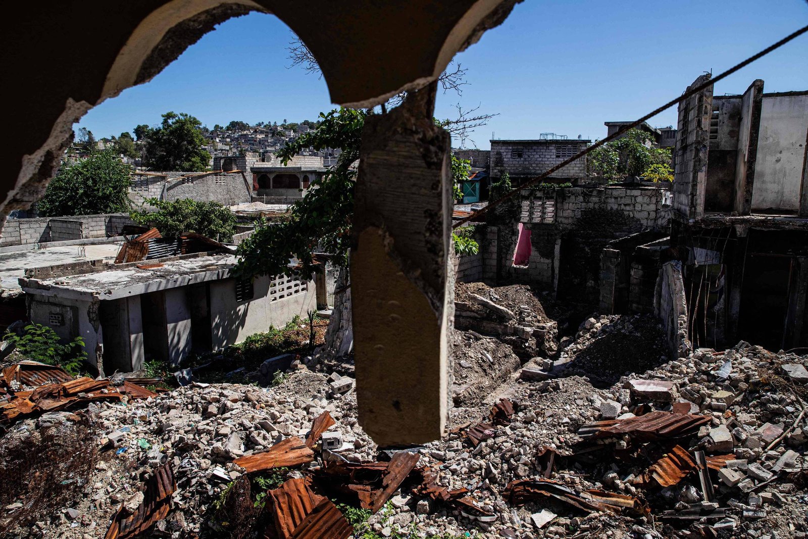 Haiti enfrenta aumento da violência e crises interligadas cinco anos após assassinato de presidente