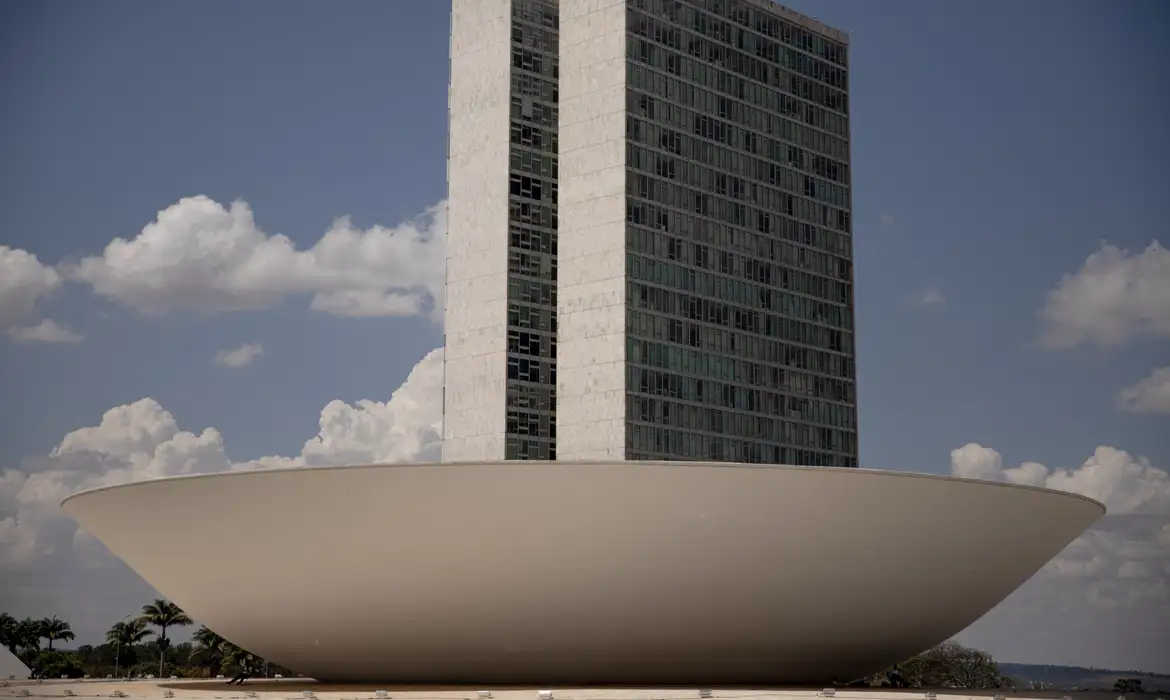 Câmara dos Deputados cria comissão para discutir redução da maioridade penal